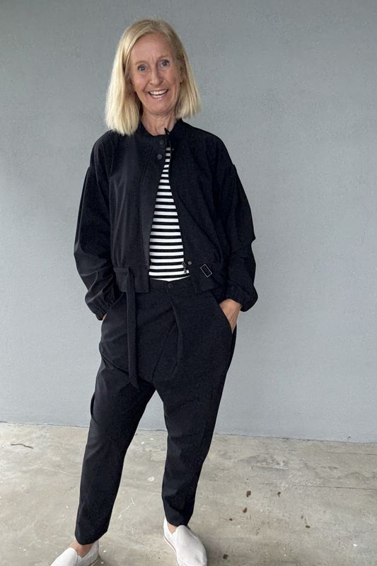 Klaus, Jane Lushka sin kuleste bukse med sagg , i teknisk kvaliltet